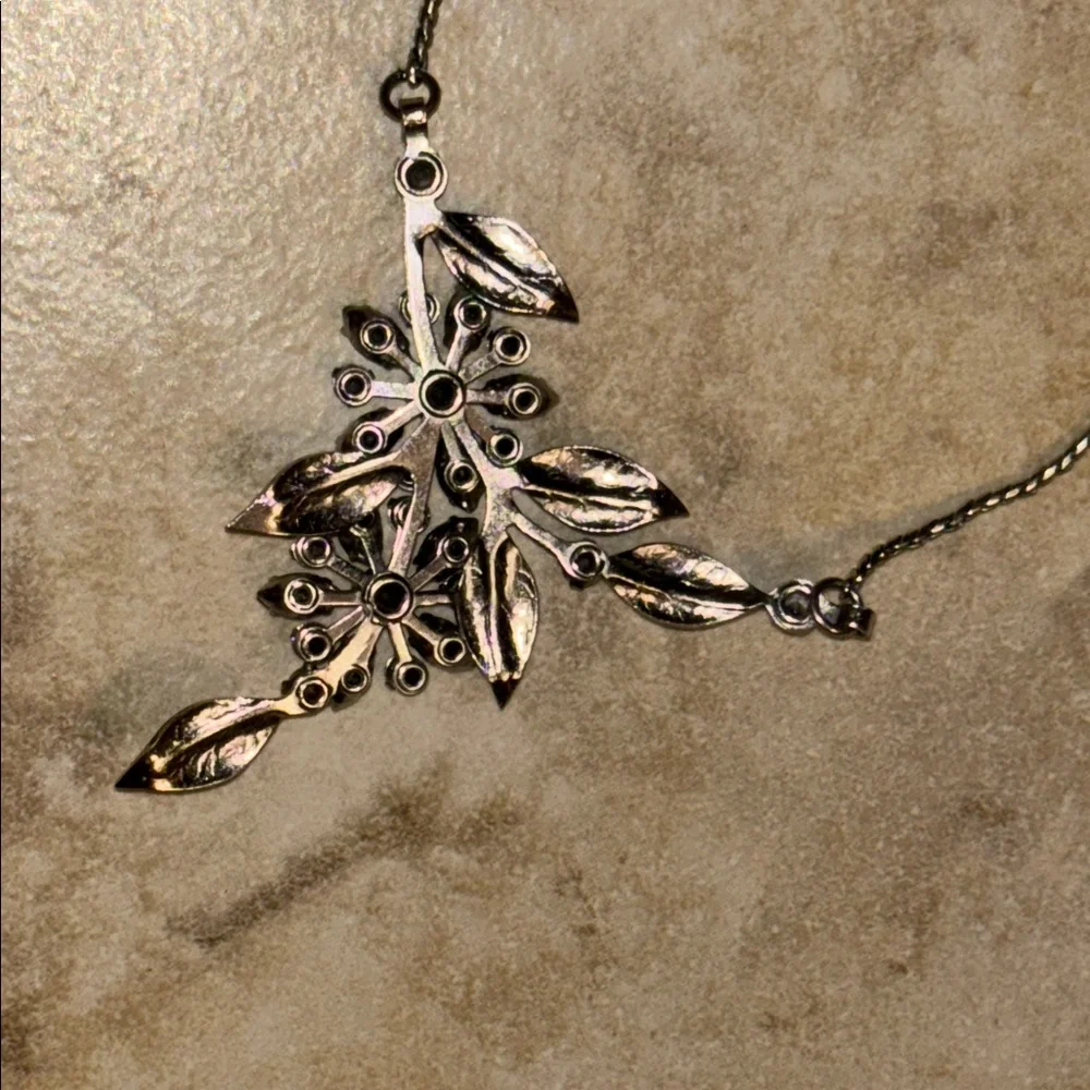 Necklace - Picture 7 of 9